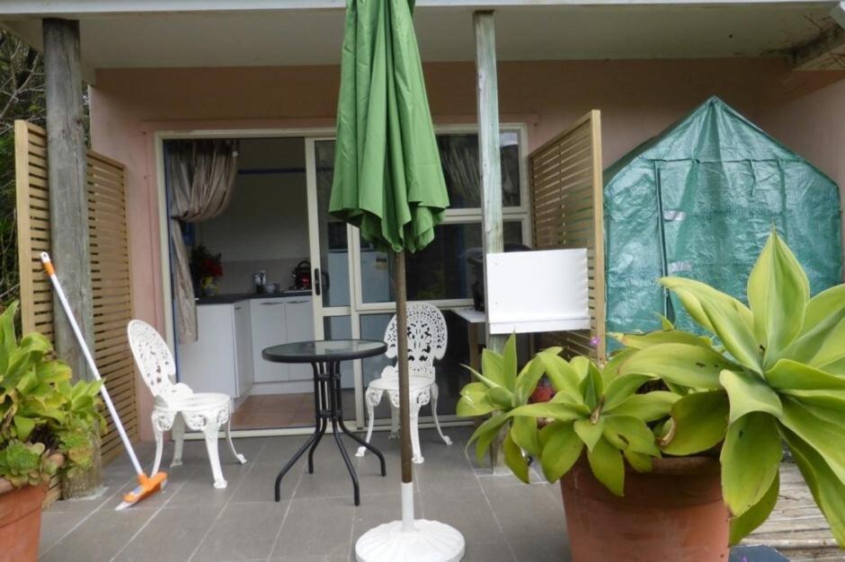 Tryphena Great Barrier Oasis Lodge מראה חיצוני תמונה